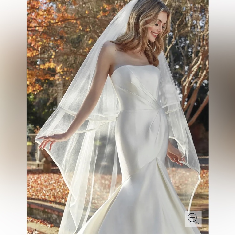 Pronovias veil V-3355